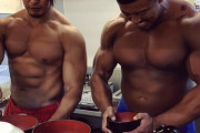 プロレスラーやラガーマンみたいに体重100kgくらいのゴリゴリの体の人たちは、どうやってそんな体になれたの？