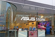 【悲報】ASUS、日本直営店撤退、ゲーミングPCが売れてるとは何だったのか…