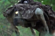 ウクライナ軍、偵察用ロボット犬を戦場に投入か…地雷探知や物資運搬も！