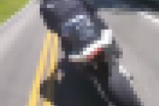 【動画】バイク乗りさん、斬新なカメラアングルで派手に散るｗｗｗｗｗｗ