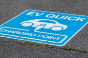 【自動車】EUさん、再生可能エネルギーで作られた合成液体燃料「e-fuel」で走るエンジン車は2035年以降も販売容認へ