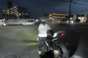 ワイ「バイク女子の動画見るかw」動画「ただの右折でぶっ飛ぶバイク女子w」