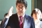 危険なナショナリストだ！歴史に関する彼の修正主義の見解は問題が多い！日本の安倍晋三首相をどう思う？ 海外の反応