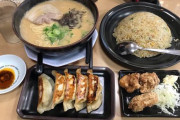 なんでデブってラーメン屋でラーメン大盛とチャーハンと餃子と唐揚げ食うの？