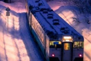 海外「雪景色がいいね！本当に美しい場所だ！」雪の上を走る列車（海外の反応）