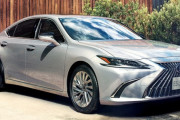 レクサス「ES300h」マイチェン！ 599万円からのプレミアムFFセダン