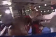 【動画】 南アフリカのボクサーが試合中に突然奇妙な行動、その後死亡・・ ← 動画が怖すぎると衝撃走る