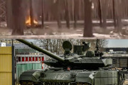 クレミンナ森でプーチン軍のT-90戦車が吹っ飛ぶ！
