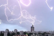 【動画】なにそれすごい。ベオグラードで異常に美しい落雷が撮影される。