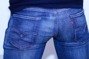 【悲報】若者さん、今度はジーンズから離れしてしまう