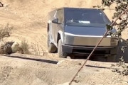 【動画】テスラのサイバートラックでオフロードコースに挑戦してみた。
