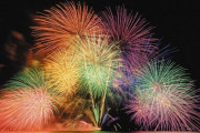 【大盛況】津花火大会、コロナ禍を乗り越えて今年も開催！阿漕浦海岸に夢と鮮やかな花火が舞う