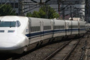 海外「日本の新幹線運転士がトイレに行くために走行中に操縦室を離席する」