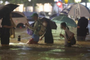 韓国人「ソウル、豪雨とドミノ倒し事故のせいで遂に “後進国認定” も間近の模様！」「は…？？」