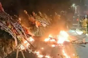 【韓国】ユン大統領を応援する花輪が燃える