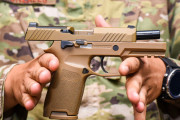 アメリカ空軍、新ハンドガン「SIG SAUER M18」12万5000挺を本格発注…基地警備兵が主に使用！