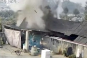 【動画】中国爆発の最新版。ガス爆発に飛ばされた男性が屋根を突き抜けてしまう。