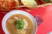 【有能ラーメン屋】「ニンニクチップおいとくで、高菜おいとくで、キムチおいとくで」（画像あり）