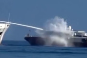 【動画】中国漁船の操舵室に放水砲を発射する台湾の巡視船。