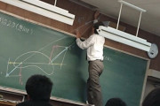 【画像】クセが強すぎる物理教師が発見されるｗｗｗｗｗｗ