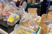 【悲報】「小学生泣いてた」外国人がハッピーセット買い占め…マクド杜撰対応に現役クルーも苦言