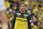 プロ10年目での初挑戦、「いい意味でCBらしくないプレーを」心がけた柏DF三丸拡