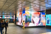 【悲報】東京の駅、アニメ広告に乗っ取られてしまうｗｗｗｗ