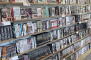 【悲報】アメリカの本屋さん、日本の漫画のせいで売り場がこんなになってしまう