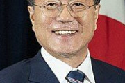 【画像】韓国の文在寅大統領、中国の王毅外相に握手を拒否されてしまう