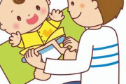子供が出来てから両ひざのアザが出来た。原因はオムツ交換、お風呂、着替え等、何をするにも膝をついて作業してたから…