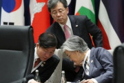 安倍は白旗で降伏！日本の時間稼ぎの戦略だ！安全保障を文在寅に任せるとか呆れる！GSOMIA延期で韓日局長級協議開催 韓国の反応