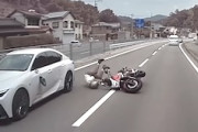【動画】これはひどい。愛知の国道でバイクがレクサスの側面に接触する事故。