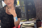 井上春華が弓桁朱琴の誕生日をお祝いするためにコース料理を予約する