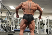 【画像あり】日本人最強ボディービルダーの背中バグる
