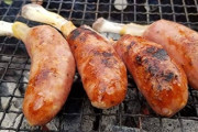 BBQにて、親達「おーい子ども達ー！ウインナー焼けたぞー！」　ワイ「わーい」