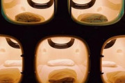 なぜ2500円くらいのカプセルホテルを日本全国にもっと作らないのか？？