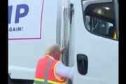 【速報】バイデン大統領「トランプ氏支持者はゴミ」→トランプ氏、ゴミ収集車乗り皮肉「私の収集車は気に入ったか？」