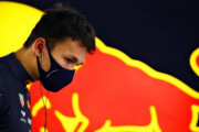 F1サクヒールGP予選：レッドブルのアルボン「予選結果には驚いている」