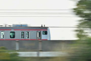 【悲報】東京、普通に電車が走ってる・・・