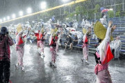 外国人「豪雨でも阿波おどりを踊り続ける日本人に敬意を表するよ！」