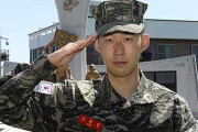 【画像】韓国のスーパースター　ソンフンミンさん、軍人になる
