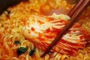 韓国人「日本のラーメンは不味くて衝撃的だった」余りにも不味かったので嫌韓を疑った‥ﾌﾞﾙﾌﾞﾙ　韓国の反応
