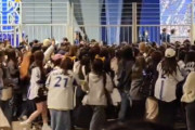 【動画】野球・DeNA戦後に開催予定だった元アイドル・髙橋優斗さんのトークショー、民度の低い女性ファンが殺到したため警察ブチギレ　開催中止に