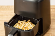 「ヘルシー志向の方必見！ニトリからコンパクトなノンオイルフライヤーが発売！」