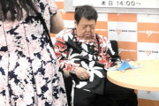 【天然芸】高木ブーさん、寝ちゃった？ サイン本お渡し会中　まさかの「だめだこりゃ！」な姿に大爆笑www