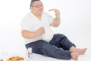 体重100kgのデブやが夜食を食うかダイエットのために我慢するか真剣に悩み中