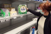 海外 アメリカには沢山のトイレットペーパーがあるのに人々はなぜ買いだめしているのか？