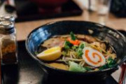 【画像】ネカフェのラーメン、本業のラーメン屋を超えてしまう