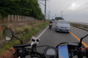 【衝撃動画】バイク女子YouTuber、突然はみ出した対向車線のプリウスと正面衝突し、2ヶ月間入院してしまう… その様子が収められたドラレコが公開