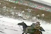 【動画】ロシアの騎馬部隊、再びウクライナのドローンにやられる。